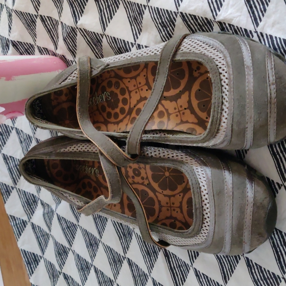 Skechers